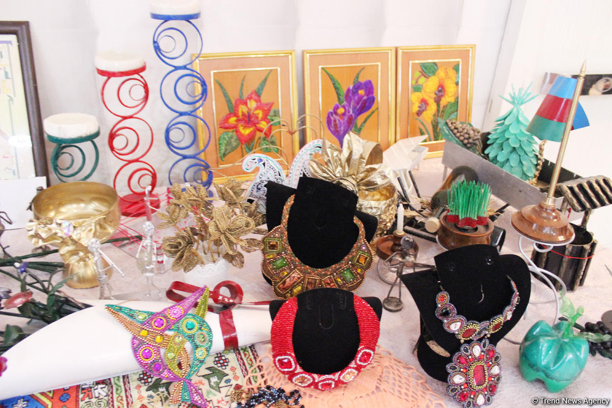 В Баку прошла акция "Подари улыбку детям и мир станет светлее"  (ФОТО)