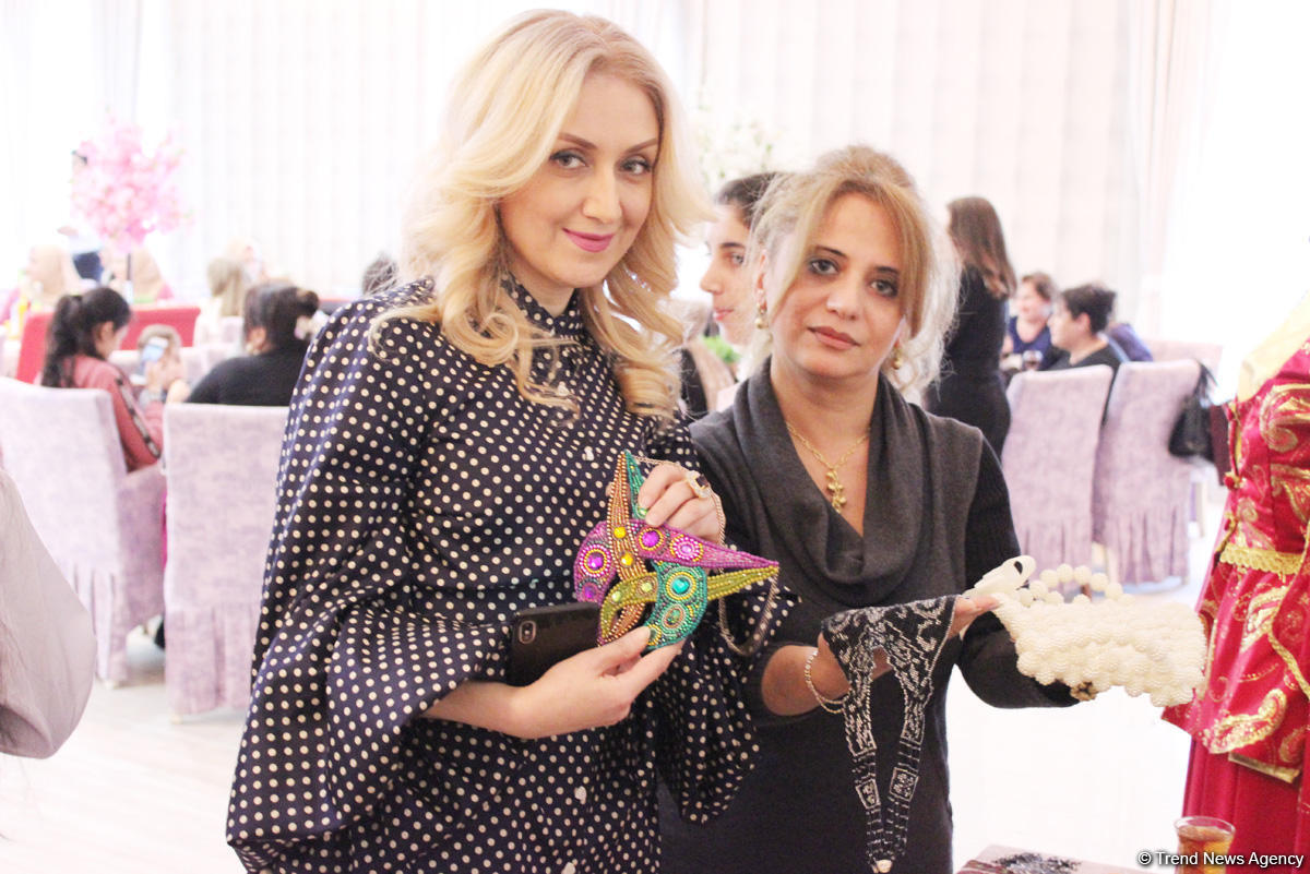 В Баку прошла акция "Подари улыбку детям и мир станет светлее"  (ФОТО)