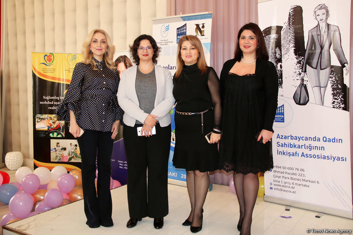 В Баку прошла акция "Подари улыбку детям и мир станет светлее"  (ФОТО)