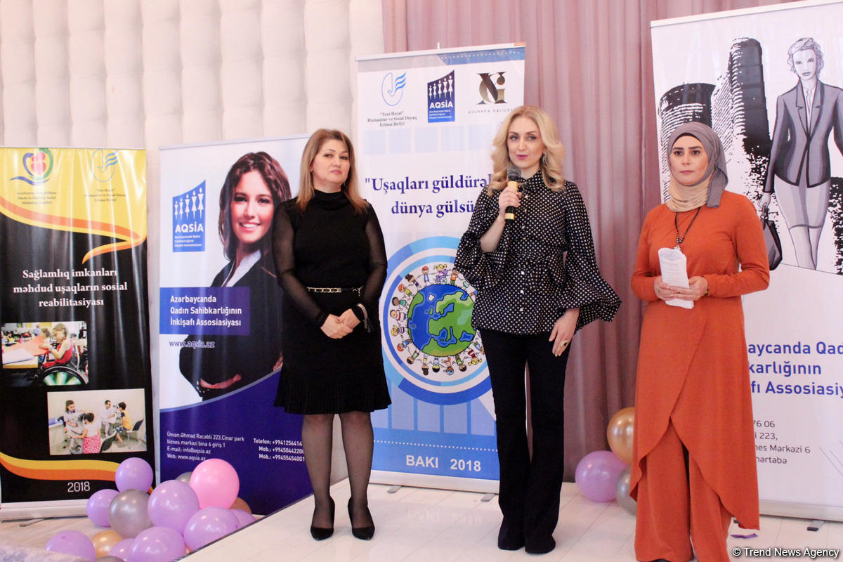 В Баку прошла акция "Подари улыбку детям и мир станет светлее"  (ФОТО)