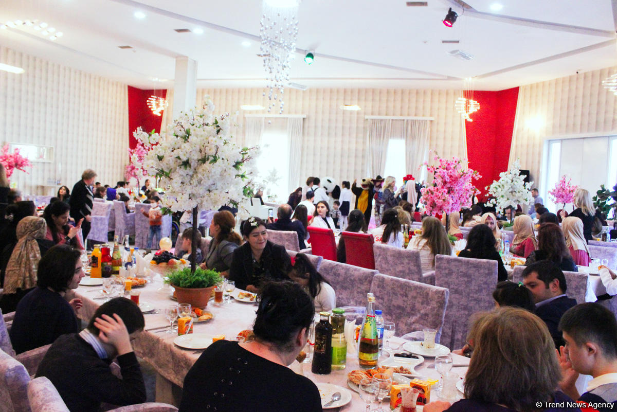 В Баку прошла акция "Подари улыбку детям и мир станет светлее"  (ФОТО)