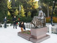 Президент Ильхам Алиев и члены семьи посетили могилу общенационального лидера Гейдара Алиева (ФОТО)