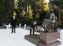 Президент Ильхам Алиев и члены семьи посетили могилу общенационального лидера Гейдара Алиева (ФОТО)