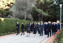 Президент Ильхам Алиев и члены семьи посетили могилу общенационального лидера Гейдара Алиева (ФОТО)