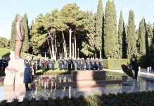 Президент Ильхам Алиев и члены семьи посетили могилу общенационального лидера Гейдара Алиева (ФОТО)