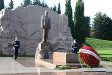 Общественность Азербайджана чтит память великого лидера Гейдара Алиева (ФОТО)