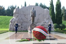 Общественность Азербайджана чтит память великого лидера Гейдара Алиева (ФОТО)