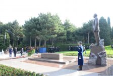 Общественность Азербайджана чтит память великого лидера Гейдара Алиева (ФОТО)