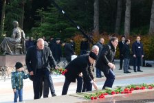 Общественность Азербайджана чтит память великого лидера Гейдара Алиева (ФОТО)