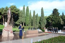 Общественность Азербайджана чтит память великого лидера Гейдара Алиева (ФОТО)