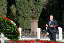 Общественность Азербайджана чтит память великого лидера Гейдара Алиева (ФОТО)