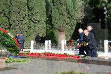 Общественность Азербайджана чтит память великого лидера Гейдара Алиева (ФОТО)
