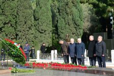 Общественность Азербайджана чтит память великого лидера Гейдара Алиева (ФОТО)