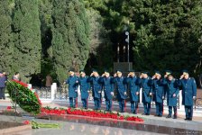 Общественность Азербайджана чтит память великого лидера Гейдара Алиева (ФОТО)