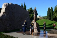 Общественность Азербайджана чтит память великого лидера Гейдара Алиева (ФОТО)