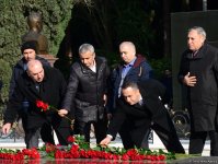 Общественность Азербайджана чтит память великого лидера Гейдара Алиева (ФОТО)