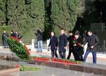Общественность Азербайджана чтит память великого лидера Гейдара Алиева (ФОТО)