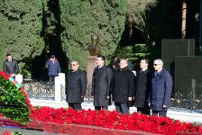 Общественность Азербайджана чтит память великого лидера Гейдара Алиева (ФОТО)