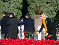 Общественность Азербайджана чтит память великого лидера Гейдара Алиева (ФОТО)