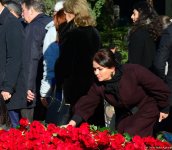 Общественность Азербайджана чтит память великого лидера Гейдара Алиева (ФОТО)