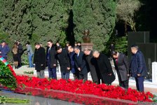Общественность Азербайджана чтит память великого лидера Гейдара Алиева (ФОТО)