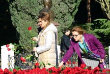 Общественность Азербайджана чтит память великого лидера Гейдара Алиева (ФОТО)