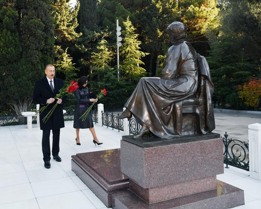Президент Ильхам Алиев и члены семьи посетили могилу общенационального лидера Гейдара Алиева (ФОТО)