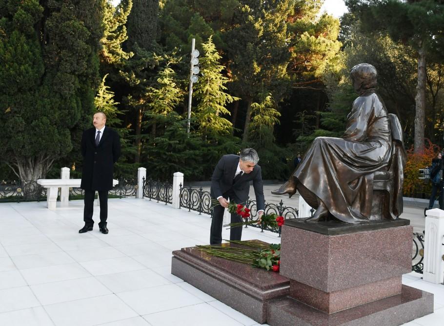 Президент Ильхам Алиев и члены семьи посетили могилу общенационального лидера Гейдара Алиева (ФОТО)