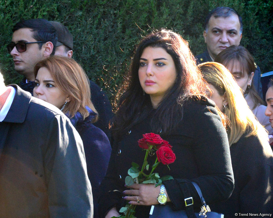 Общественность Азербайджана чтит память великого лидера Гейдара Алиева (ФОТО)