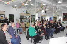 Краски жизни в Баку (ФОТО)