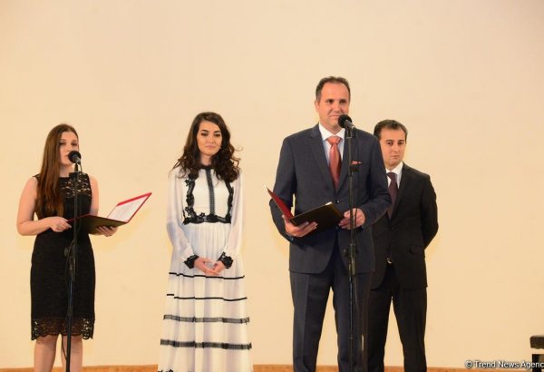 Время добрых дел: благотворительный концерт и ярмарка в Баку (ФОТО)