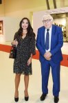 Президент Ильхам Алиев и Первая леди Мехрибан Алиева ознакомились с выставкой в связи с 90-летним юбилеем народного художника Таира Салахова (ФОТО)