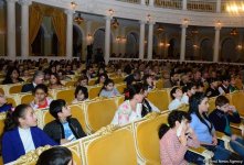 Время добрых дел: благотворительный концерт и ярмарка в Баку (ФОТО)