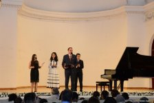 Время добрых дел: благотворительный концерт и ярмарка в Баку (ФОТО)