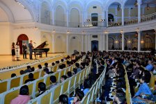 Время добрых дел: благотворительный концерт и ярмарка в Баку (ФОТО)