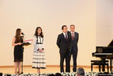 Время добрых дел: благотворительный концерт и ярмарка в Баку (ФОТО)