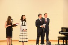 Время добрых дел: благотворительный концерт и ярмарка в Баку (ФОТО)