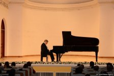 Время добрых дел: благотворительный концерт и ярмарка в Баку (ФОТО)