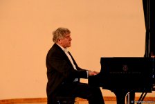 Время добрых дел: благотворительный концерт и ярмарка в Баку (ФОТО)