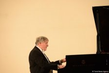 Время добрых дел: благотворительный концерт и ярмарка в Баку (ФОТО)