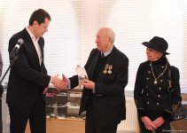 В честь 90-летия Таира Салахова VTB Bank (Азербайджан) презентовал календарь 2019 года с картинами мастера (ФОТО)