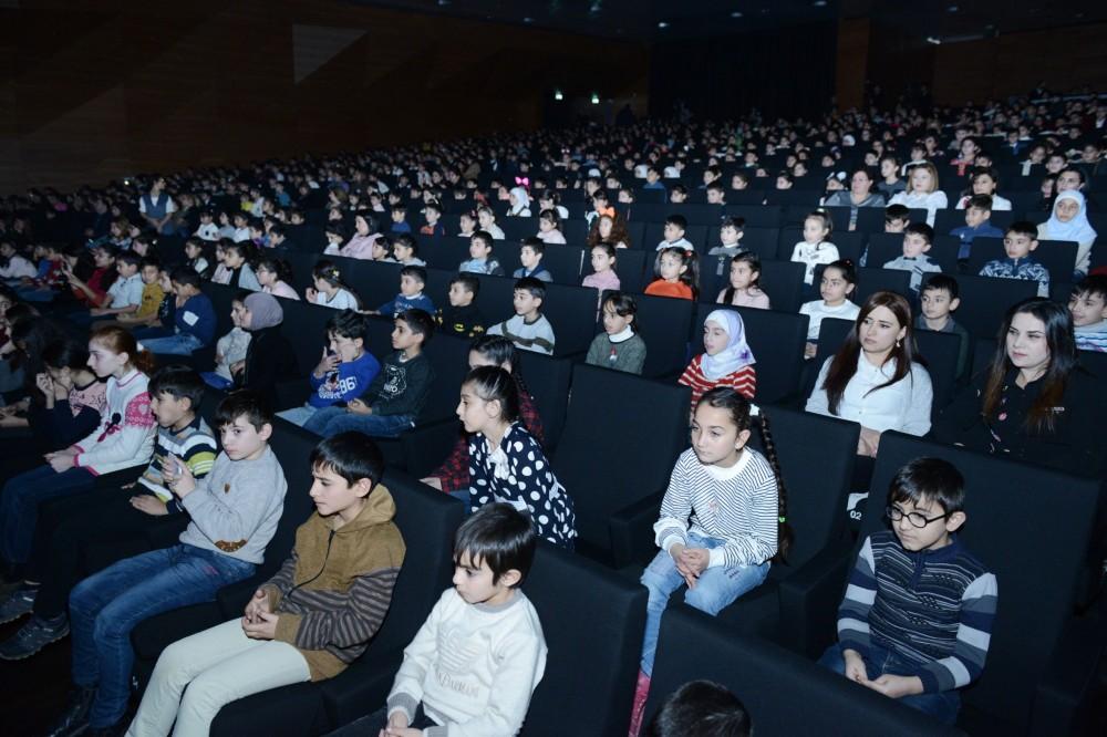 Вице-президент Фонда Гейдара Алиева Лейла Алиева приняла участие в семейном мега-шоу "Джыртдан в мире сказок" (ФОТО)