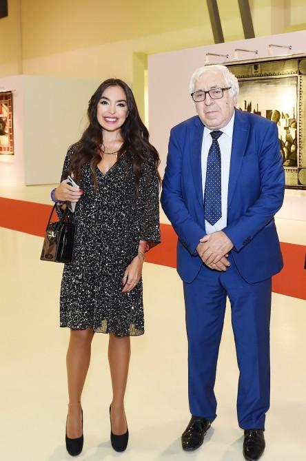 Президент Ильхам Алиев и Первая леди Мехрибан Алиева ознакомились с выставкой в связи с 90-летним юбилеем народного художника Таира Салахова (ФОТО)