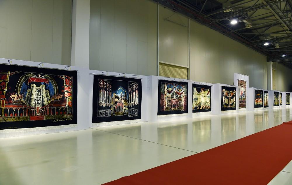 Президент Ильхам Алиев и Первая леди Мехрибан Алиева ознакомились с выставкой в связи с 90-летним юбилеем народного художника Таира Салахова (ФОТО)