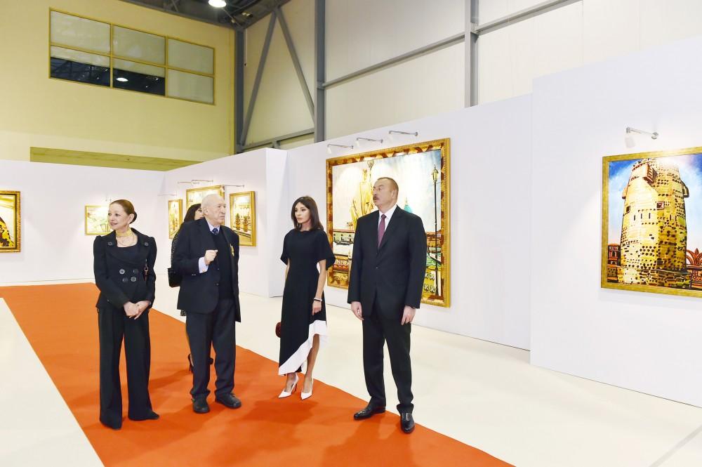 Президент Ильхам Алиев и Первая леди Мехрибан Алиева ознакомились с выставкой в связи с 90-летним юбилеем народного художника Таира Салахова (ФОТО)