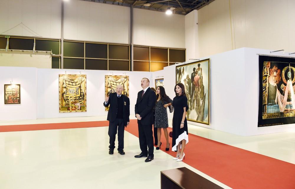 Президент Ильхам Алиев и Первая леди Мехрибан Алиева ознакомились с выставкой в связи с 90-летним юбилеем народного художника Таира Салахова (ФОТО)