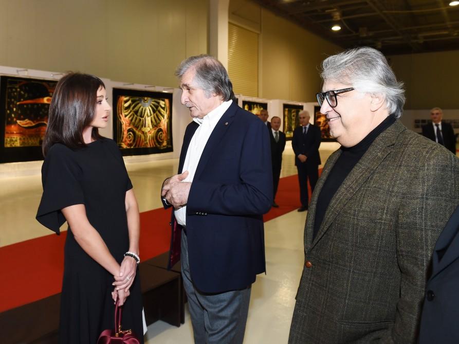 Президент Ильхам Алиев и Первая леди Мехрибан Алиева ознакомились с выставкой в связи с 90-летним юбилеем народного художника Таира Салахова (ФОТО)