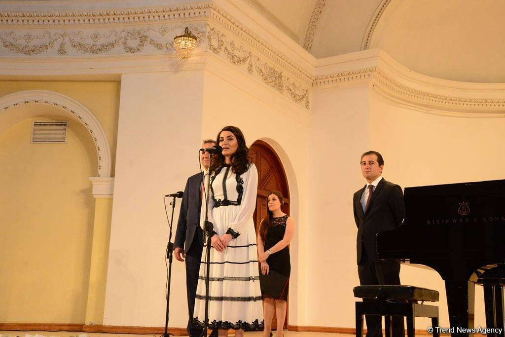 Время добрых дел: благотворительный концерт и ярмарка в Баку (ФОТО)