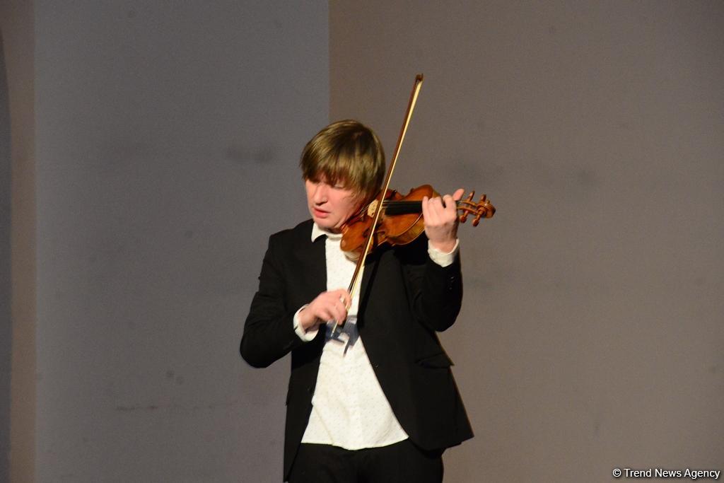 Время добрых дел: благотворительный концерт и ярмарка в Баку (ФОТО)