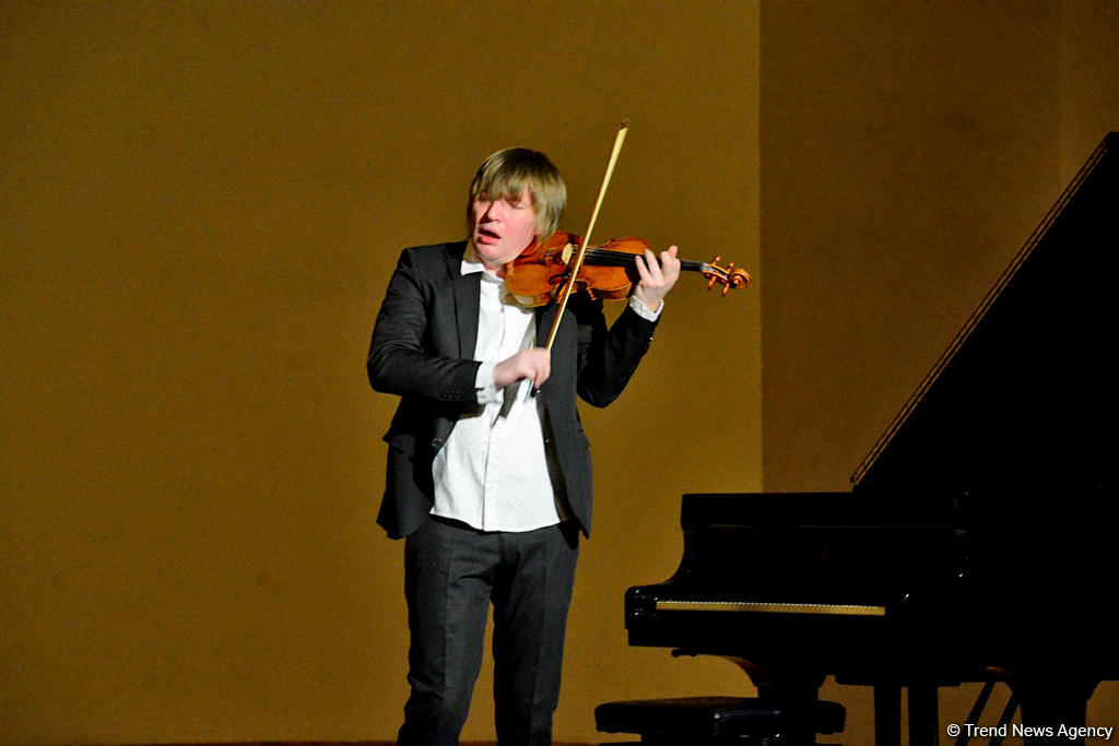 Время добрых дел: благотворительный концерт и ярмарка в Баку (ФОТО)